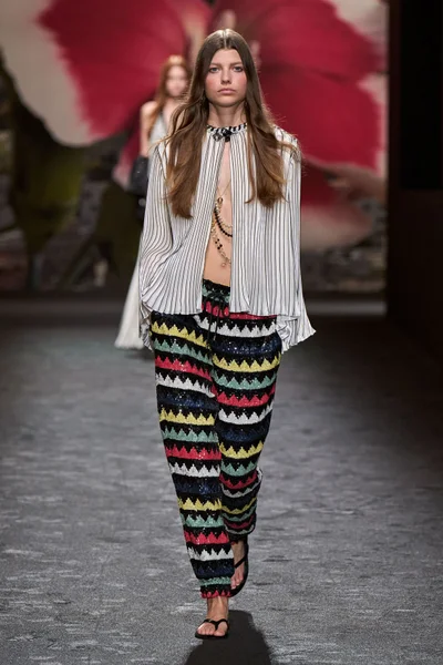 Look 4